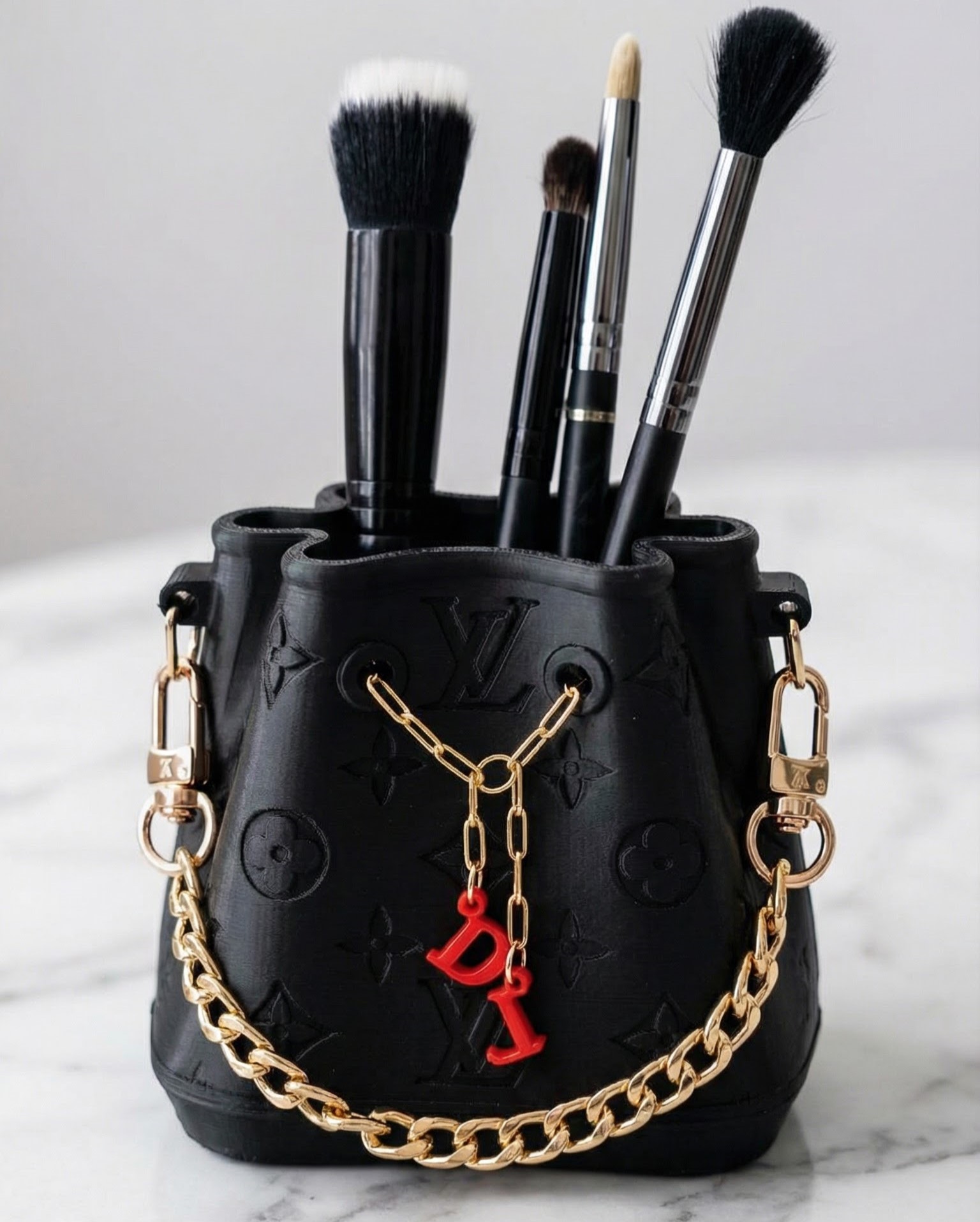 3d printed lV Purse pencil holder that can be used as makeup brush holder. Its A LV purse with your choice of gold or silver chains and customized with your intials
